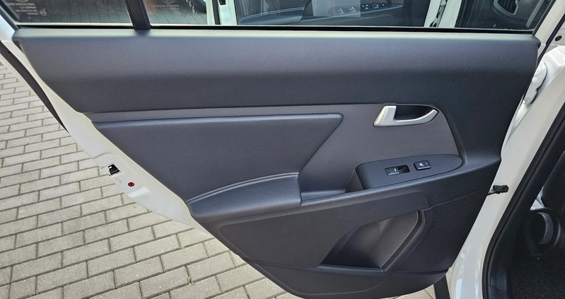 Kia Sportage cena 53999 przebieg: 139540, rok produkcji 2015 z Poddębice małe 254